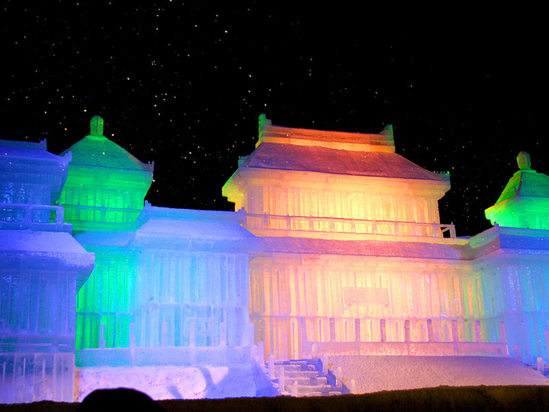 さっぽろ雪まつりと支笏湖氷濤まつりの雪景色
