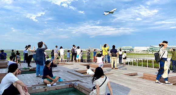 足湯スカイデッキ(写真提供:羽田みらい開発株式会社)
