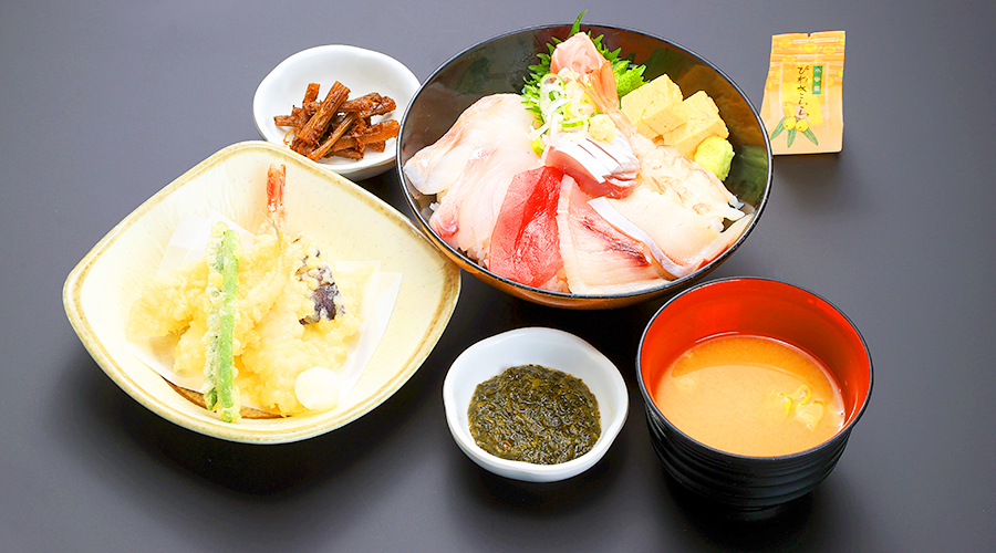 ８種の海鮮丼と天ぷら御膳