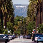 ロサンゼルスの街から見たハリウッドサイン
