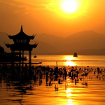 杭州・西湖の夕日の風景