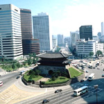 ソウルの南大門と周辺のビル街