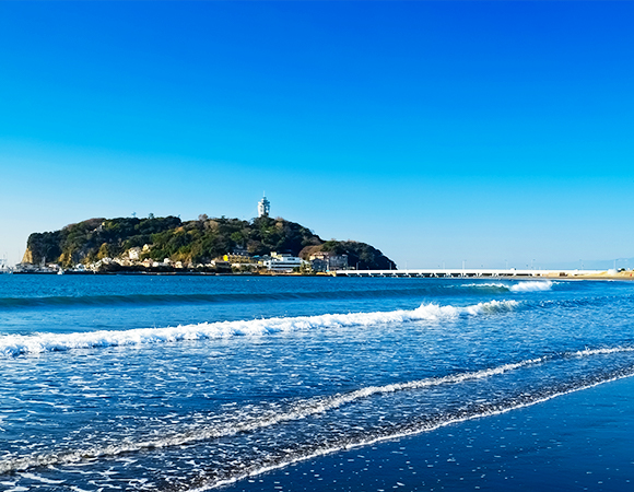 夏は涼しい高原や海辺のリゾート