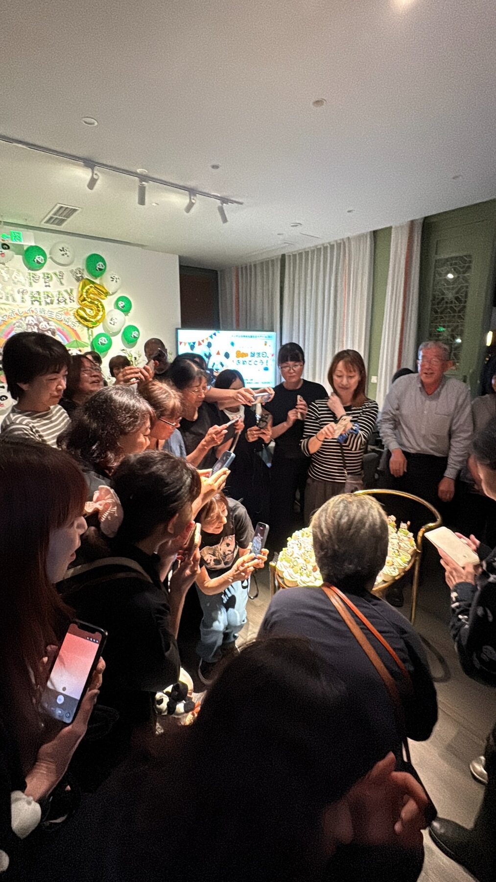 かわいいケーキに、みんな夢中！